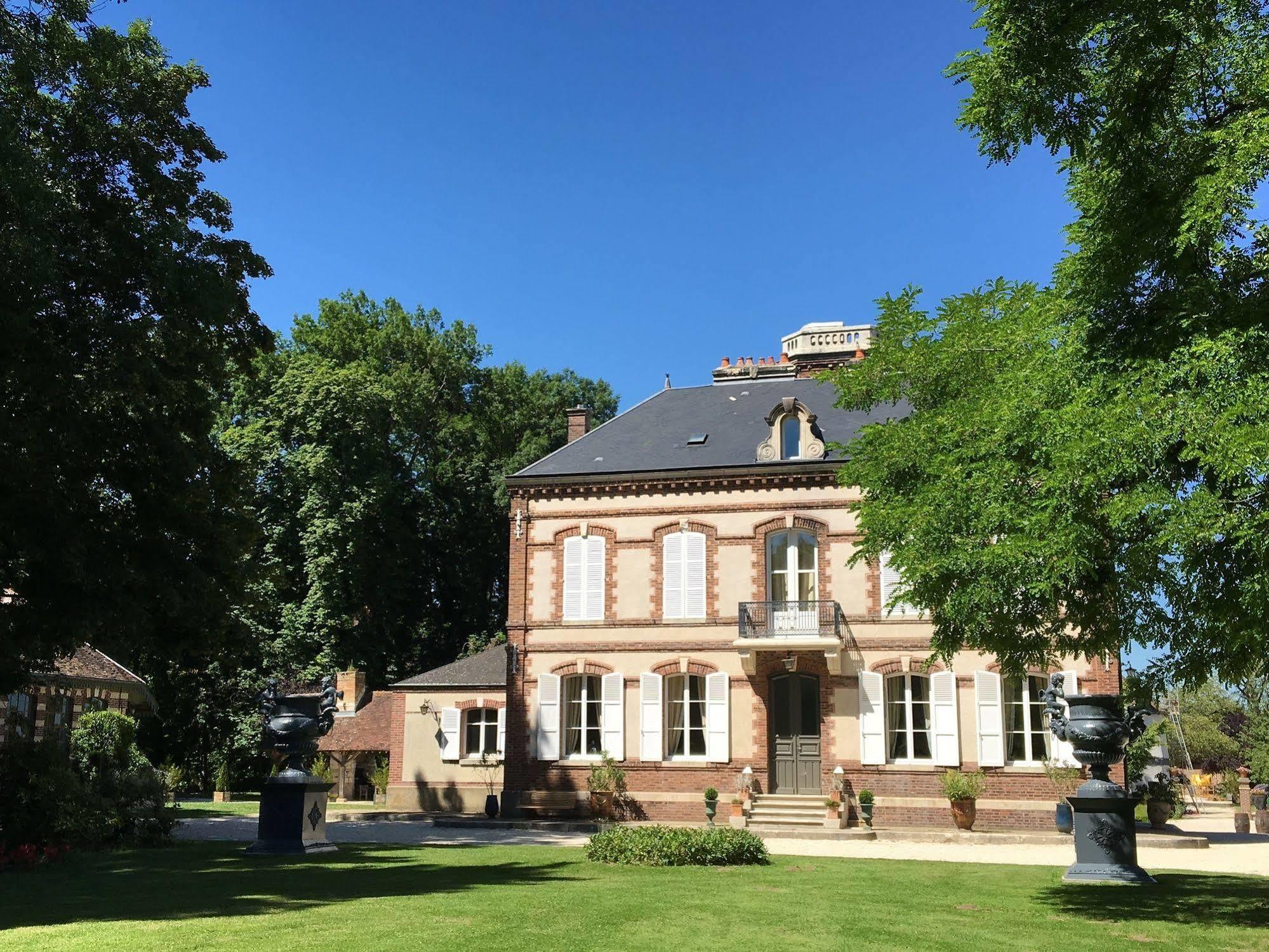 Chateau De Montabert Montaulin Esterno foto